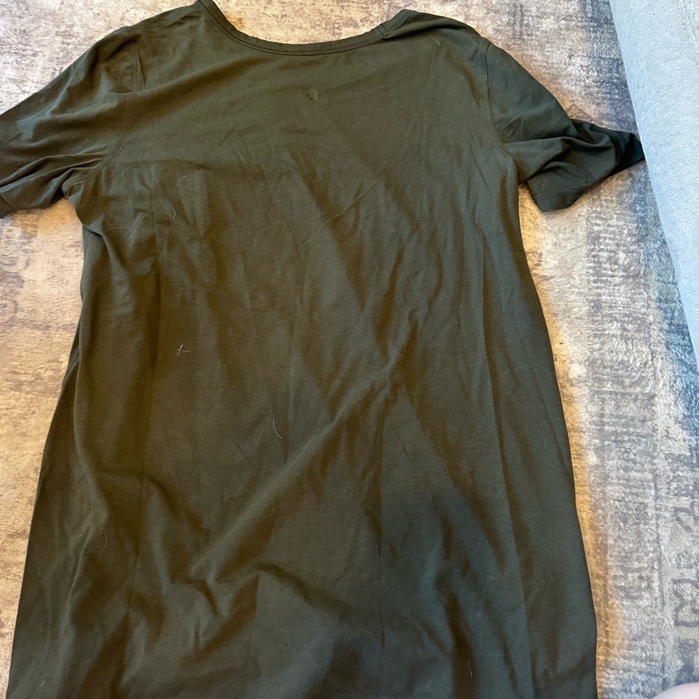 Lululemon tee - Picture 3 of 3
